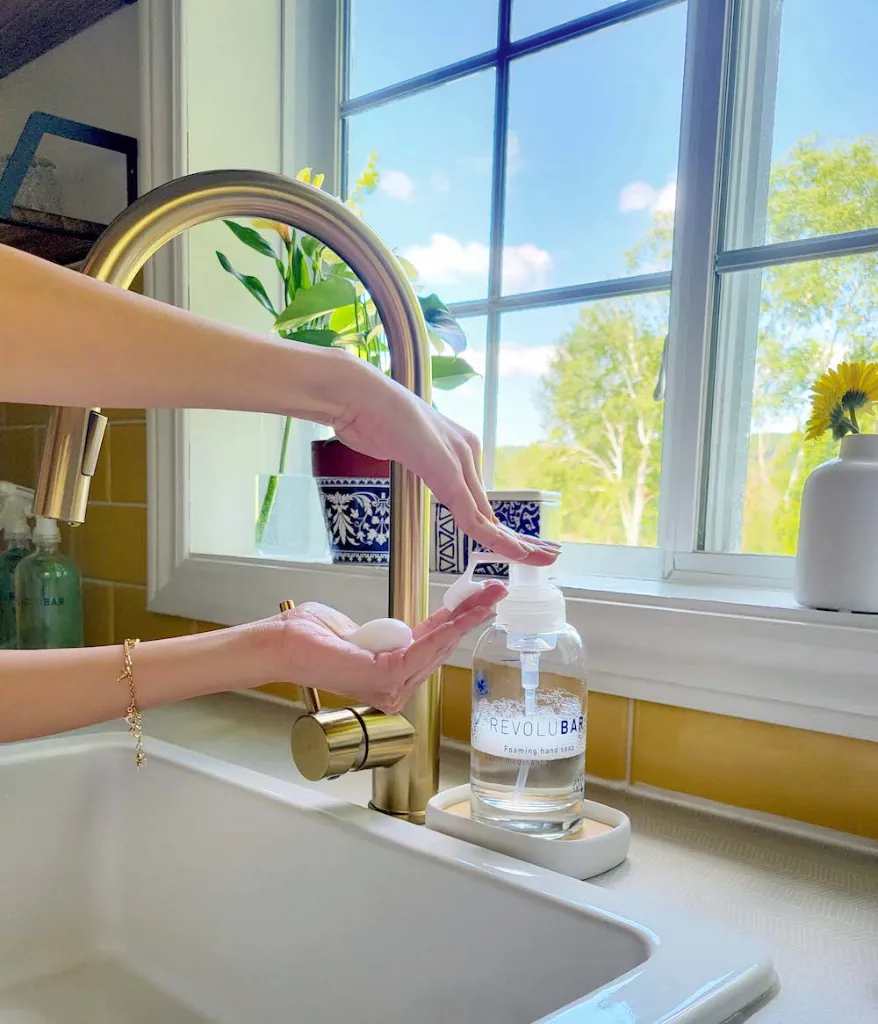 Foaming_r_hand1.webp